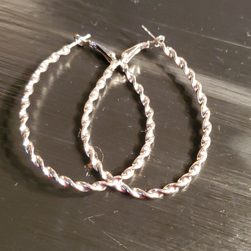 Earrings oval hoops